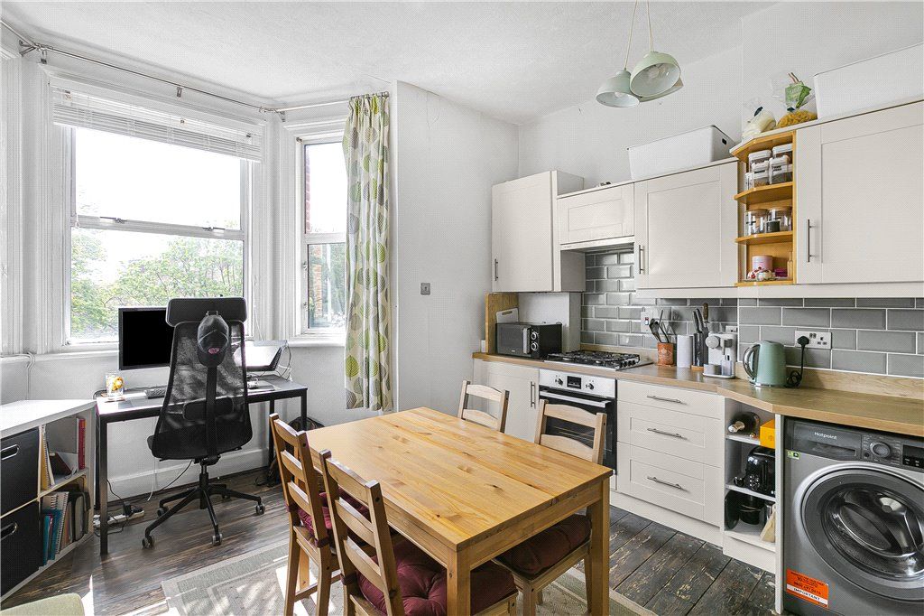 Property photo 3 of 13 Lounge/Kitchen