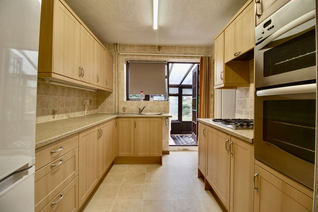 Property photo 3 of 23