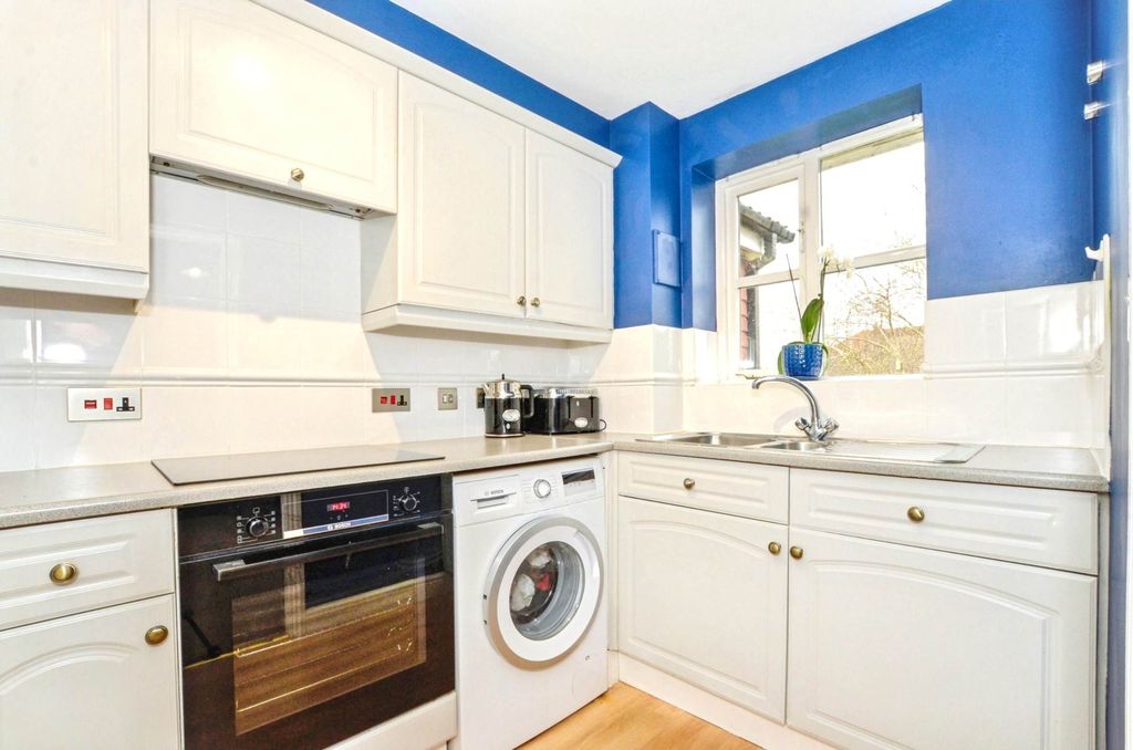 Property photo 3 of 10