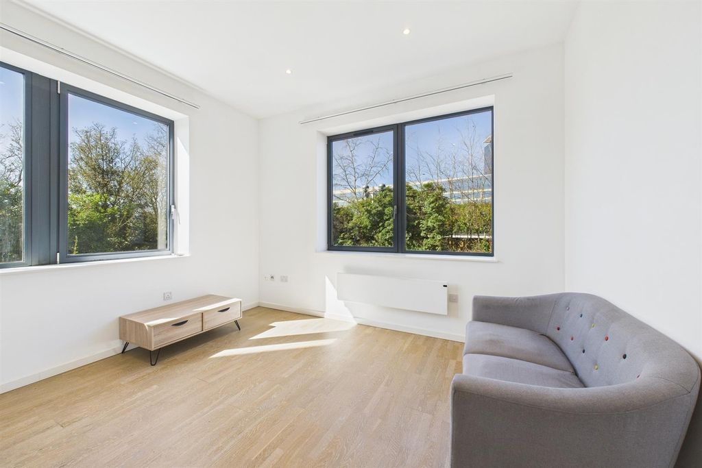 Property photo 1 of 8 Cam02700G0-Pr0276-Still025.Jpg
