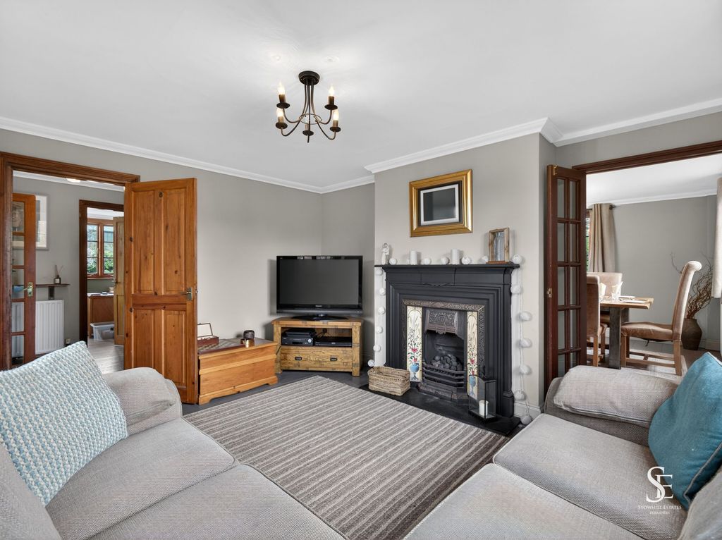 Property photo 3 of 32 Sitting Room