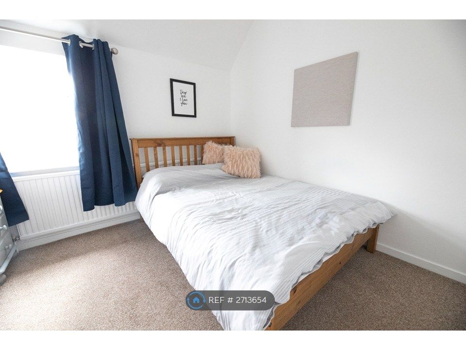 Property photo 2 of 11 Spacious