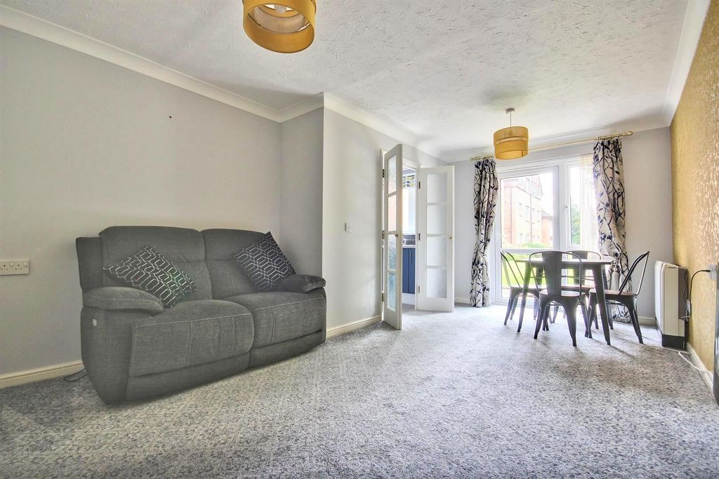 Property photo 2 of 11