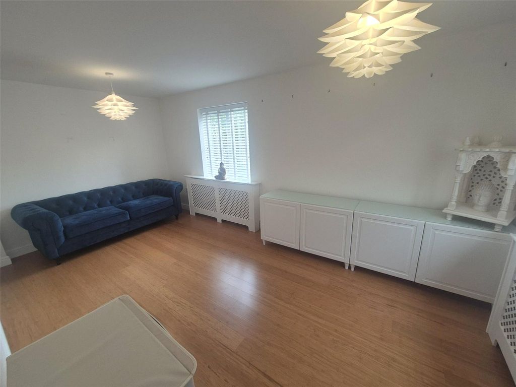 Property photo 3 of 17 Picture No. 02