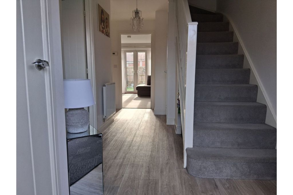 Property photo 2 of 25