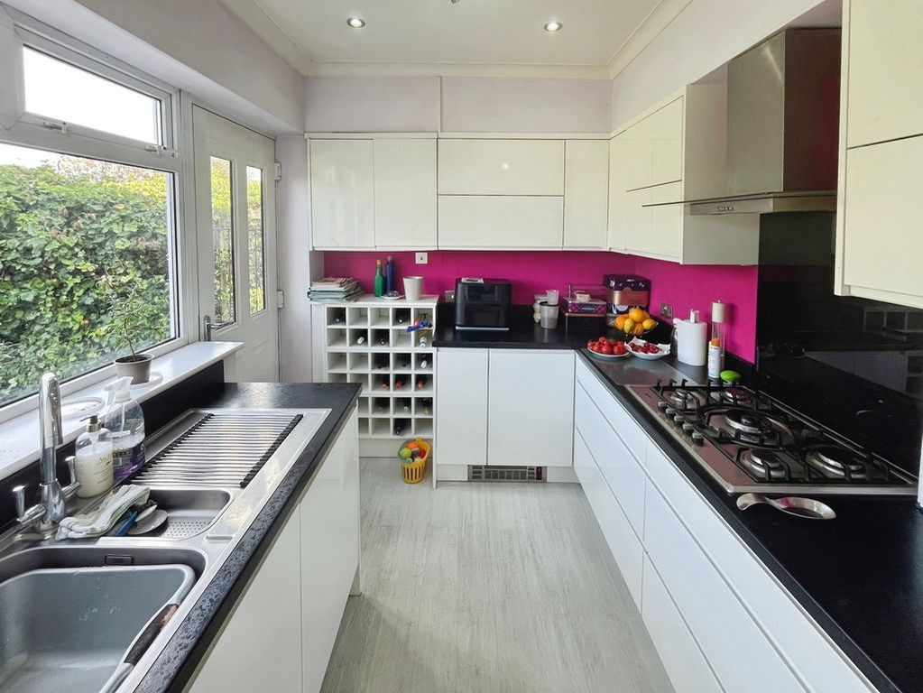 Property photo 3 of 34 Kitchen