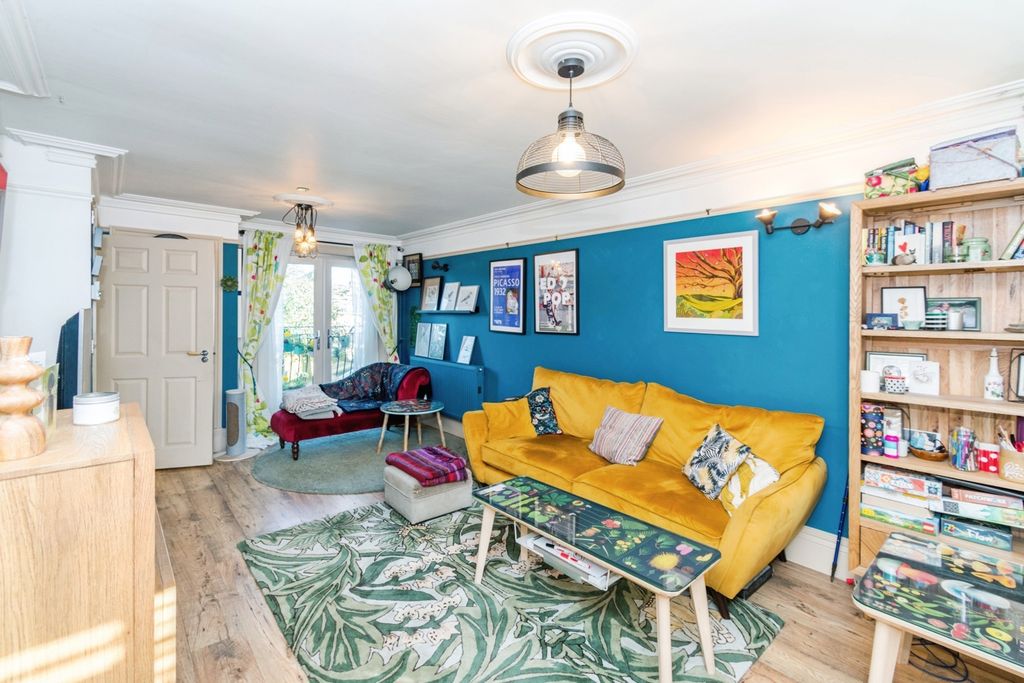 Property photo 2 of 16 Pbox-Img.Jpg