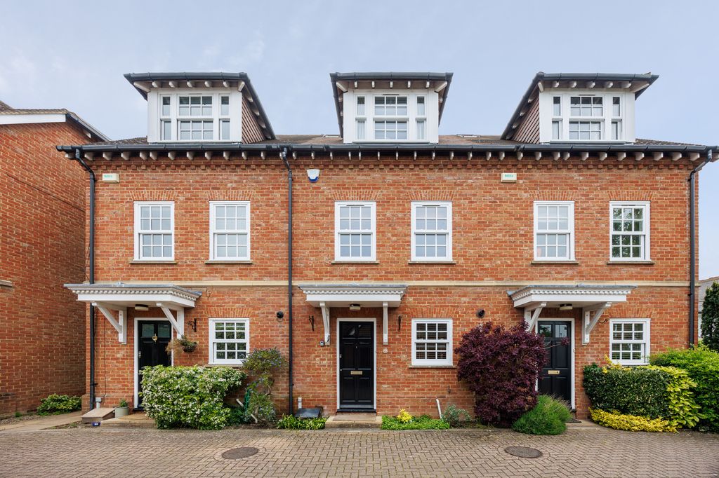 Property photo 1 of 9 Wedgwood Place 6 (01