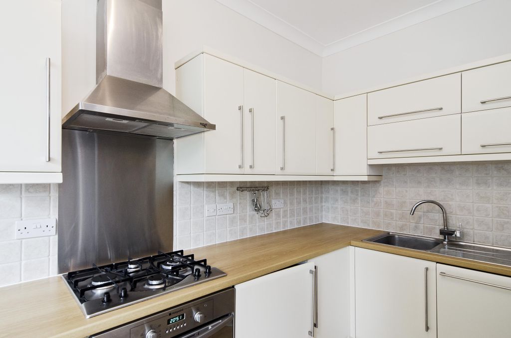 Property photo 3 of 6 Kitchen
