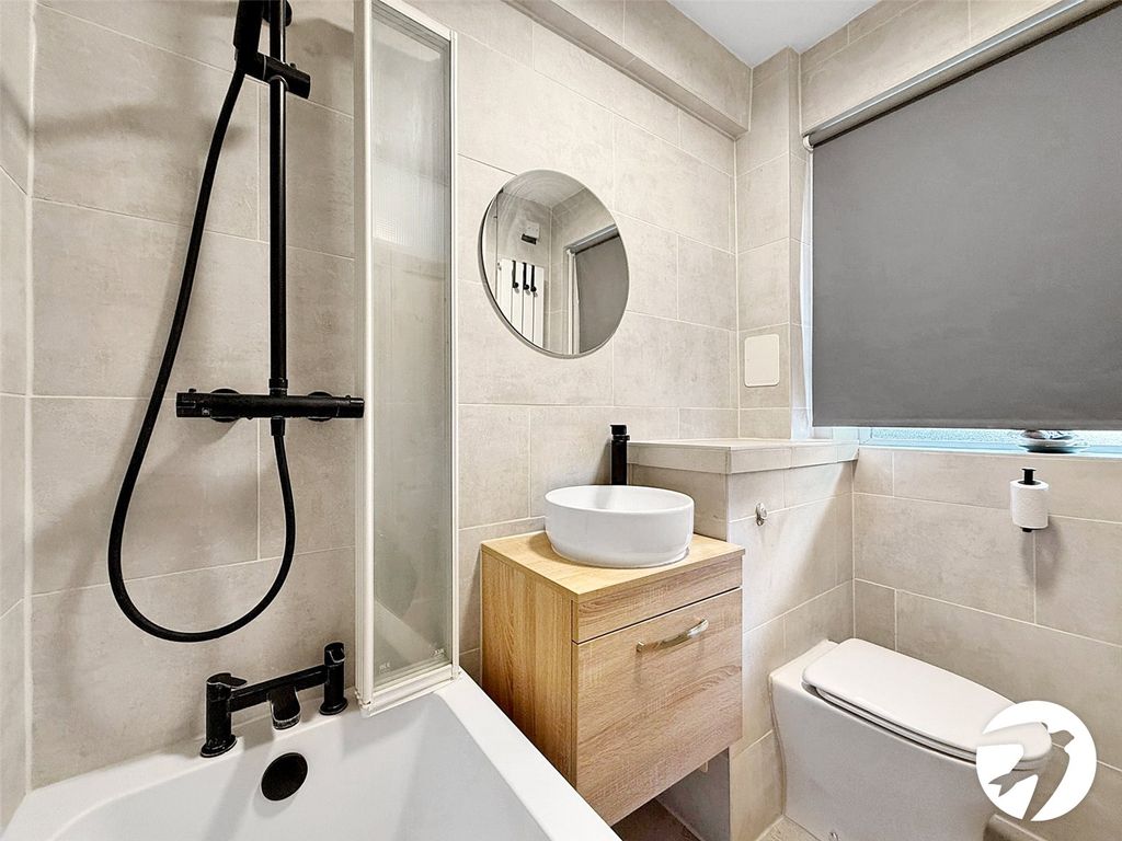 Property photo 3 of 11 Bathroom