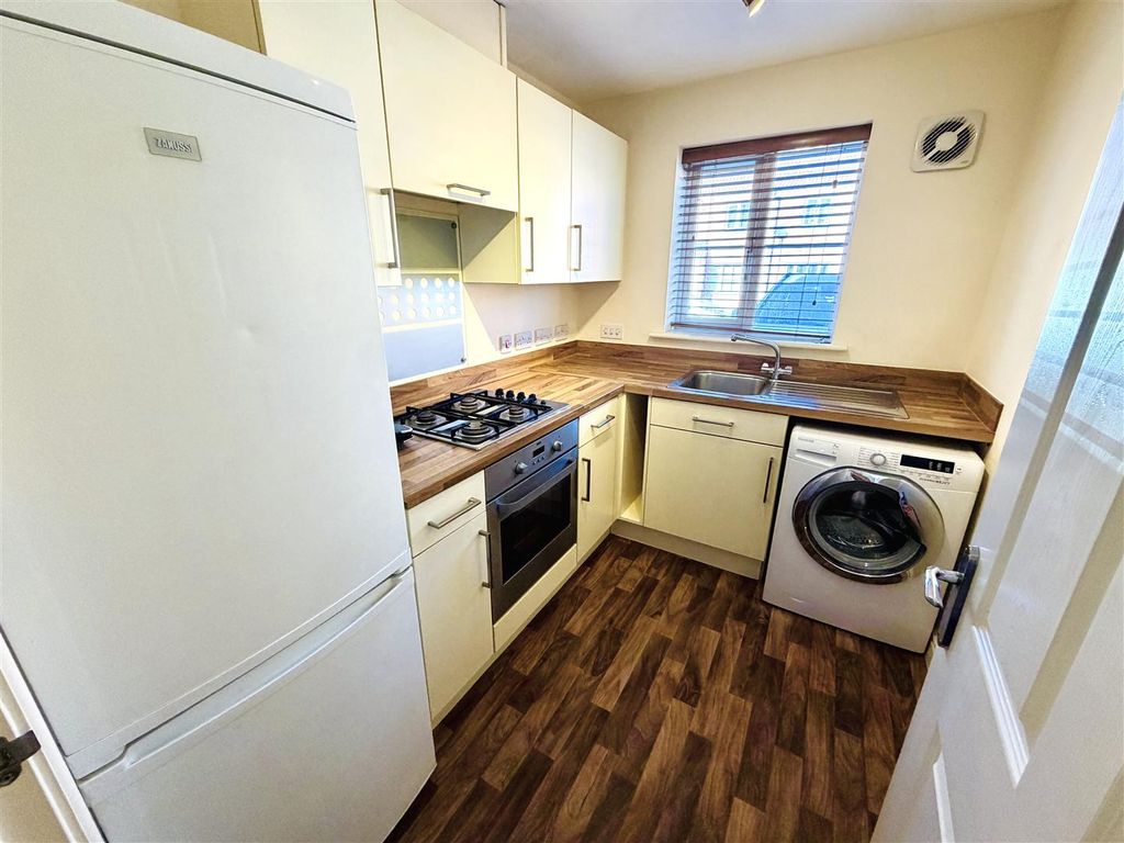 Property photo 3 of 14 Kitchen