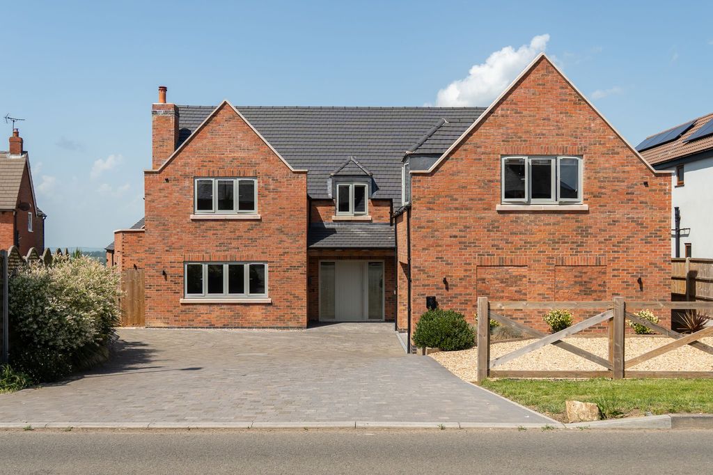 Property photo 1 of 52