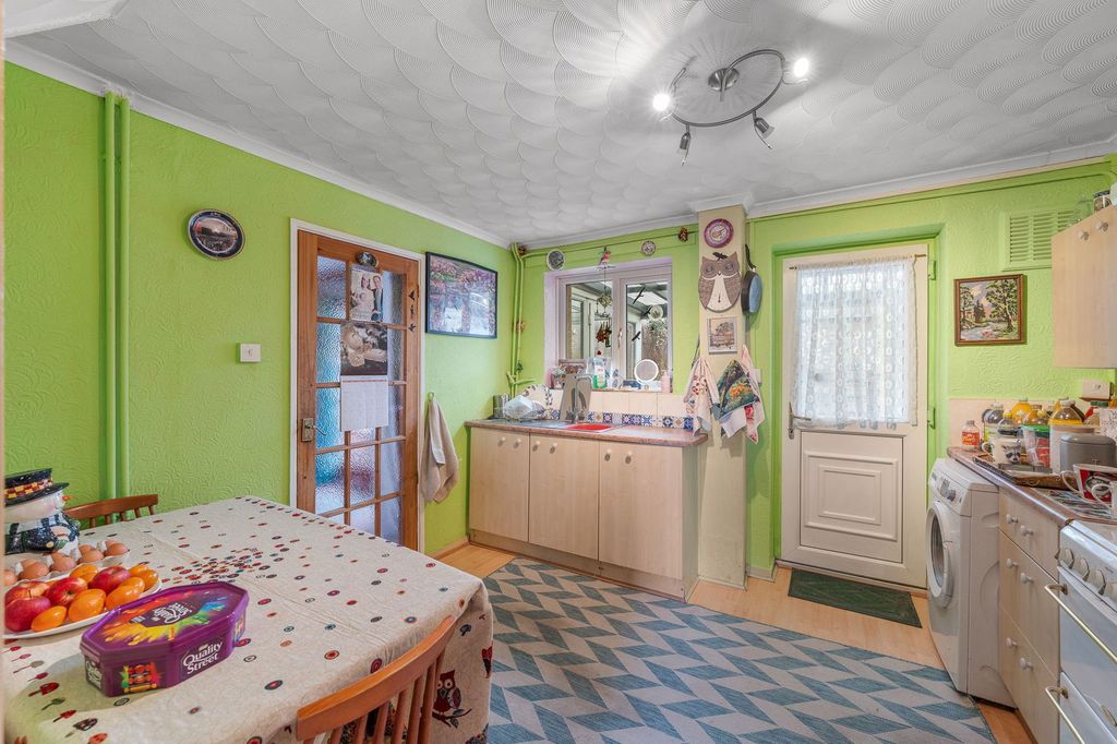 Property photo 3 of 21