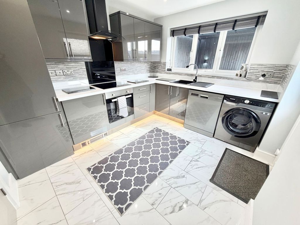 Property photo 2 of 25