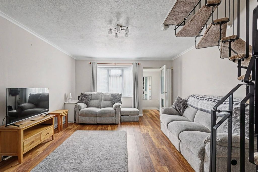 Property photo 2 of 12 4579045