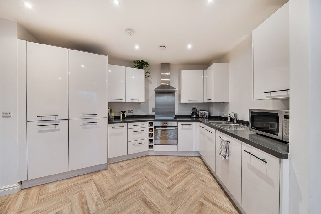 Property photo 2 of 19 1405824-9-6980c8A...