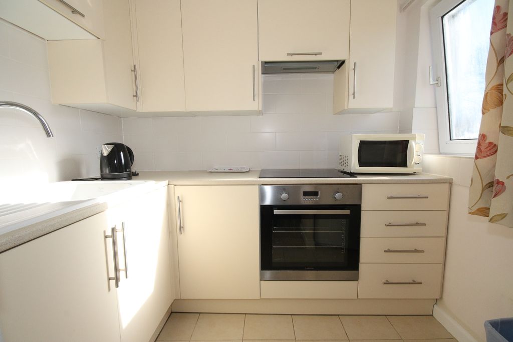 Property photo 2 of 6 Refitted Kitchen