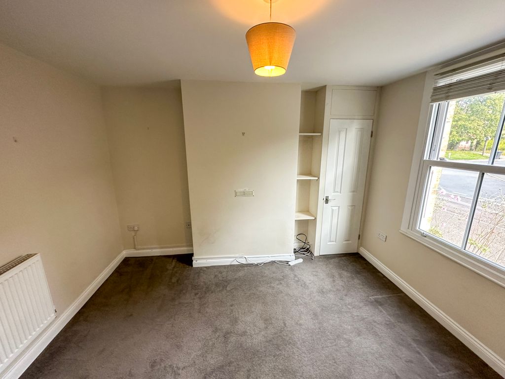 Property photo 3 of 16 Lounge