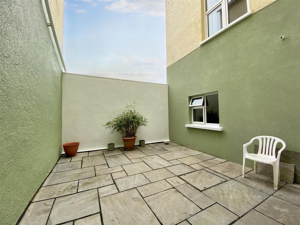 Property photo 2 of 20 9Bb5EE90-5C15-4393-8F24-Bb9Eb317CC10.Jpg