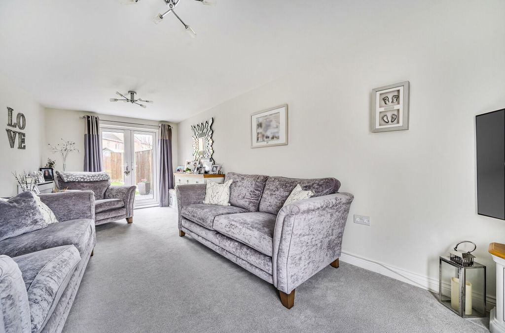 Property photo 2 of 20