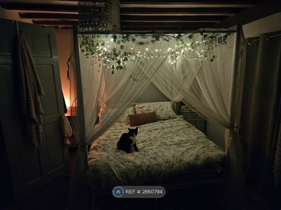 Property photo 3 of 6 Cottage Bedroom