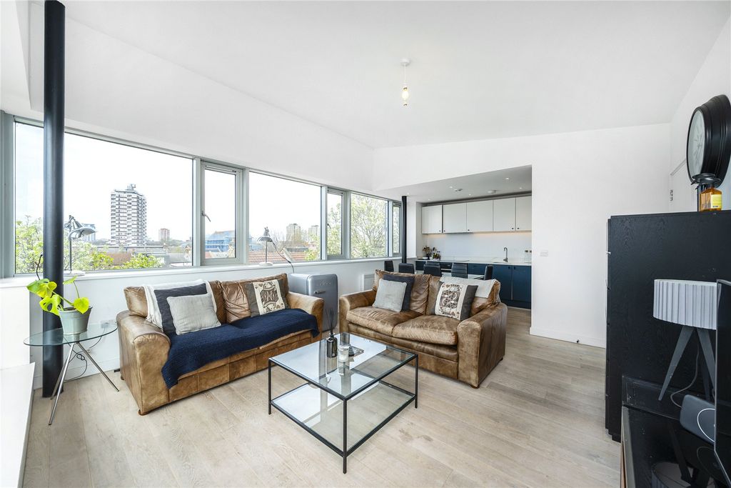 Property photo 3 of 13 Reception