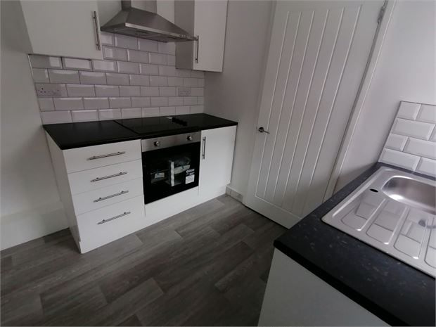Property photo 3 of 10 Kitchen