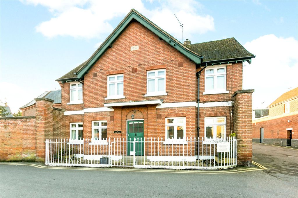 Property photo 1 of 14 Front