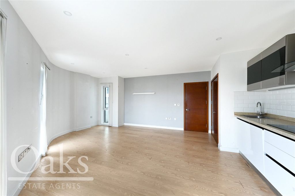 Property photo 2 of 8 Picture No. 15