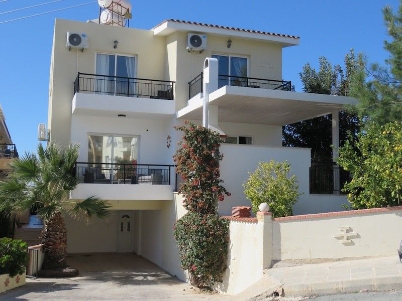 Property photo 2 of 38