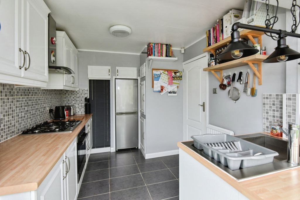Property photo 3 of 25 Pbox-Img.Jpg