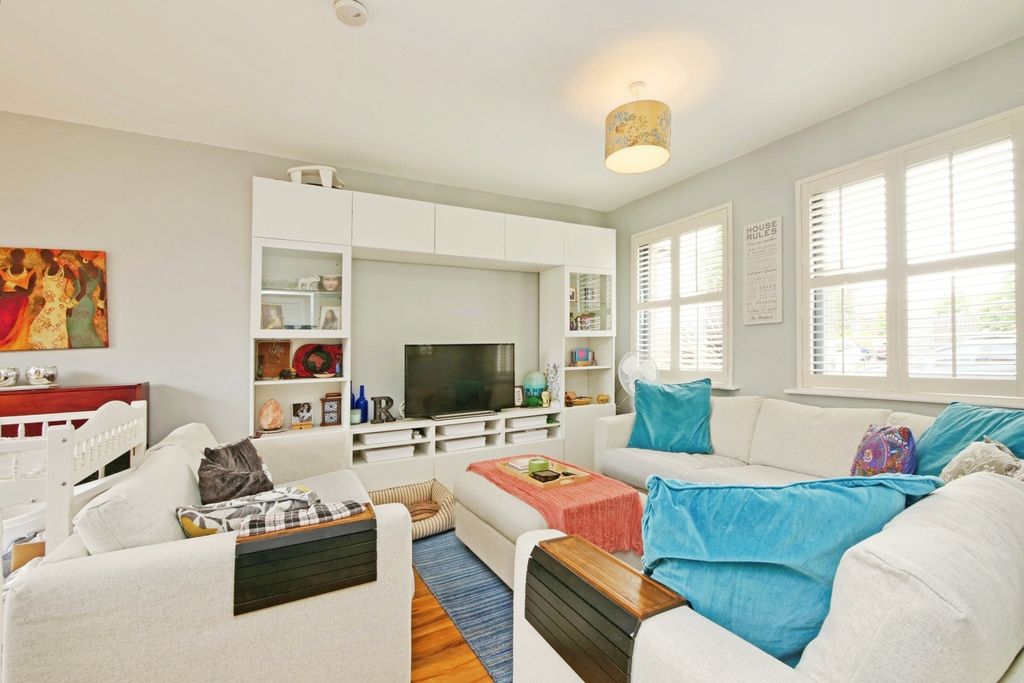 Property photo 3 of 12 Living Room (1)