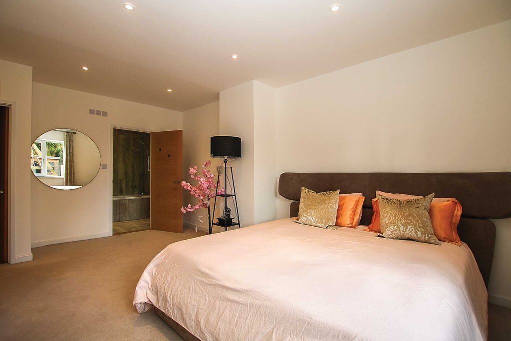 Additional image 7 of 3 bed property for saleRue Des Freres, St Peter Port, Guernsey GY1