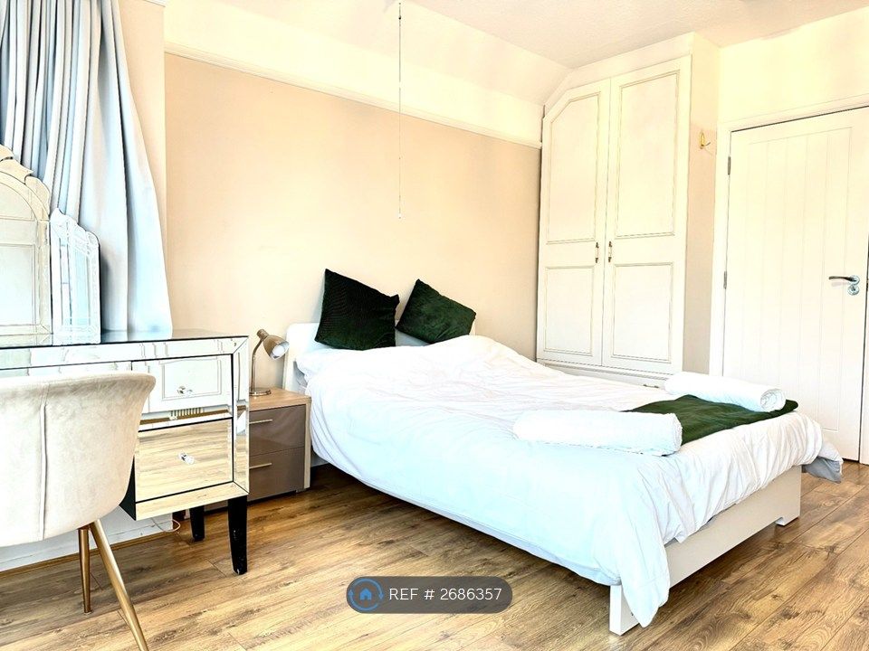 Property photo 2 of 27 Bedroom 1