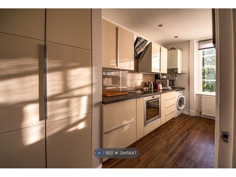 Property photo 3 of 9 Kitchen