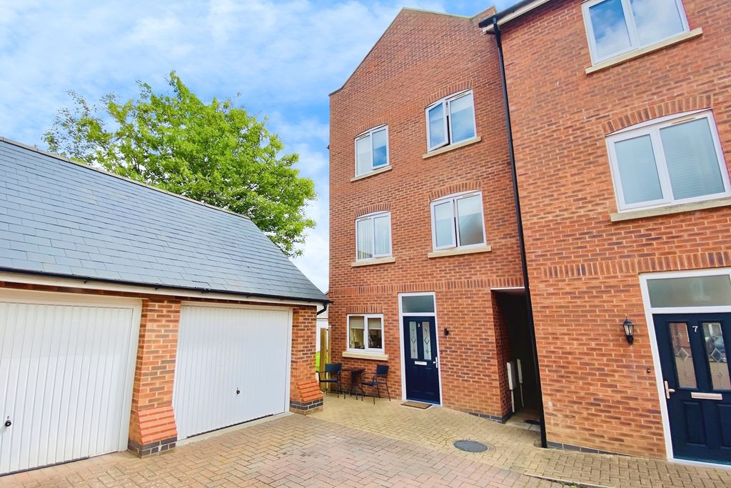 Property photo 1 of 28