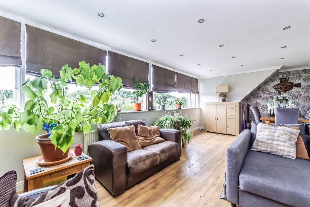 Property photo 2 of 16 Pbox-Img.Jpg