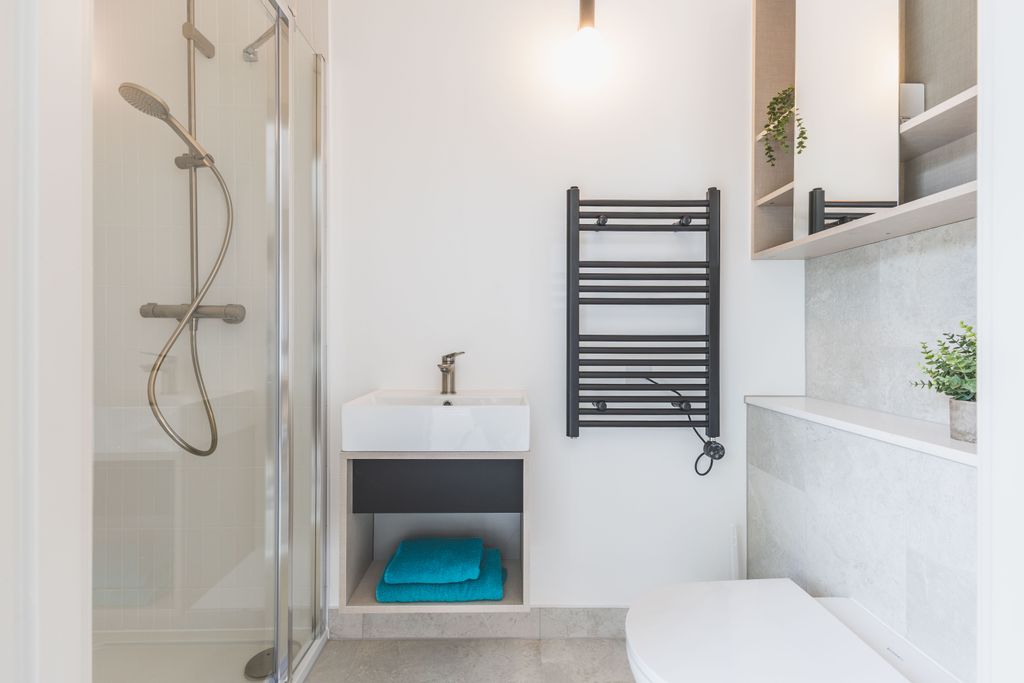 Property photo 3 of 23 Classic Ensuite