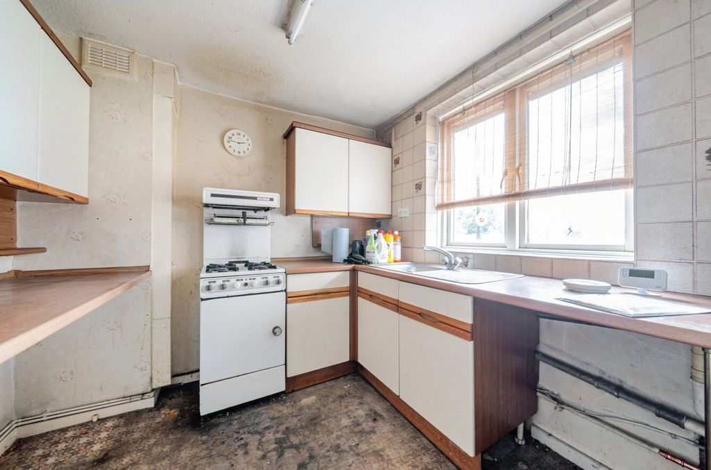Property photo 3 of 11 1472677-10-6A22E8...