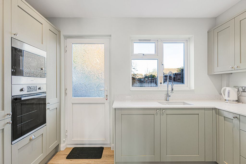 Property photo 2 of 26