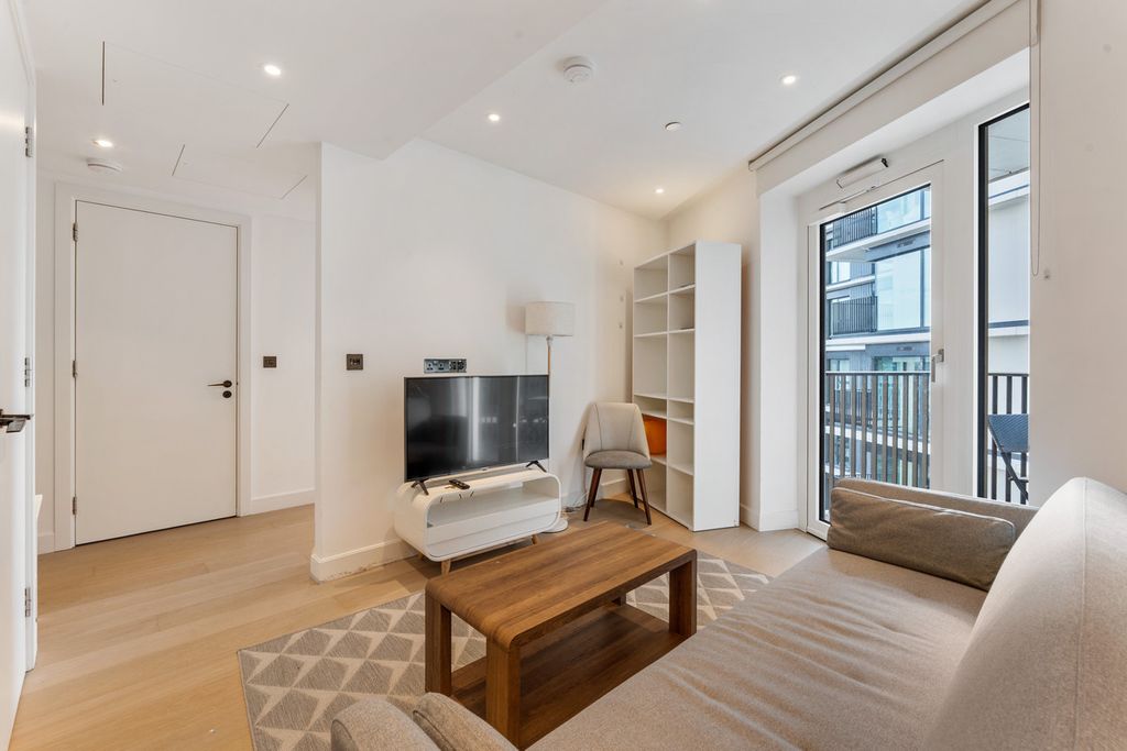 Property photo 2 of 18