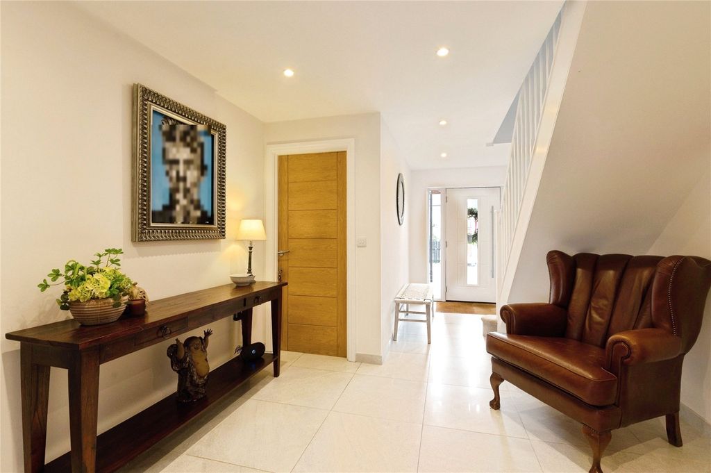 Property photo 2 of 24 Entrance