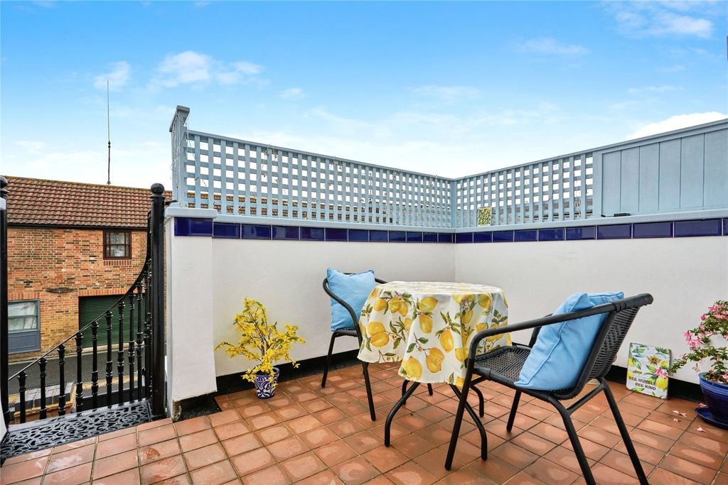 Property photo 3 of 16 Terrace