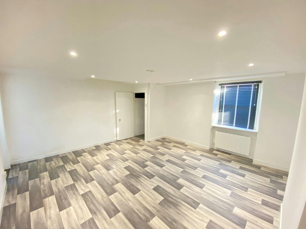 Property photo 3 of 6 Picture3.Jpg