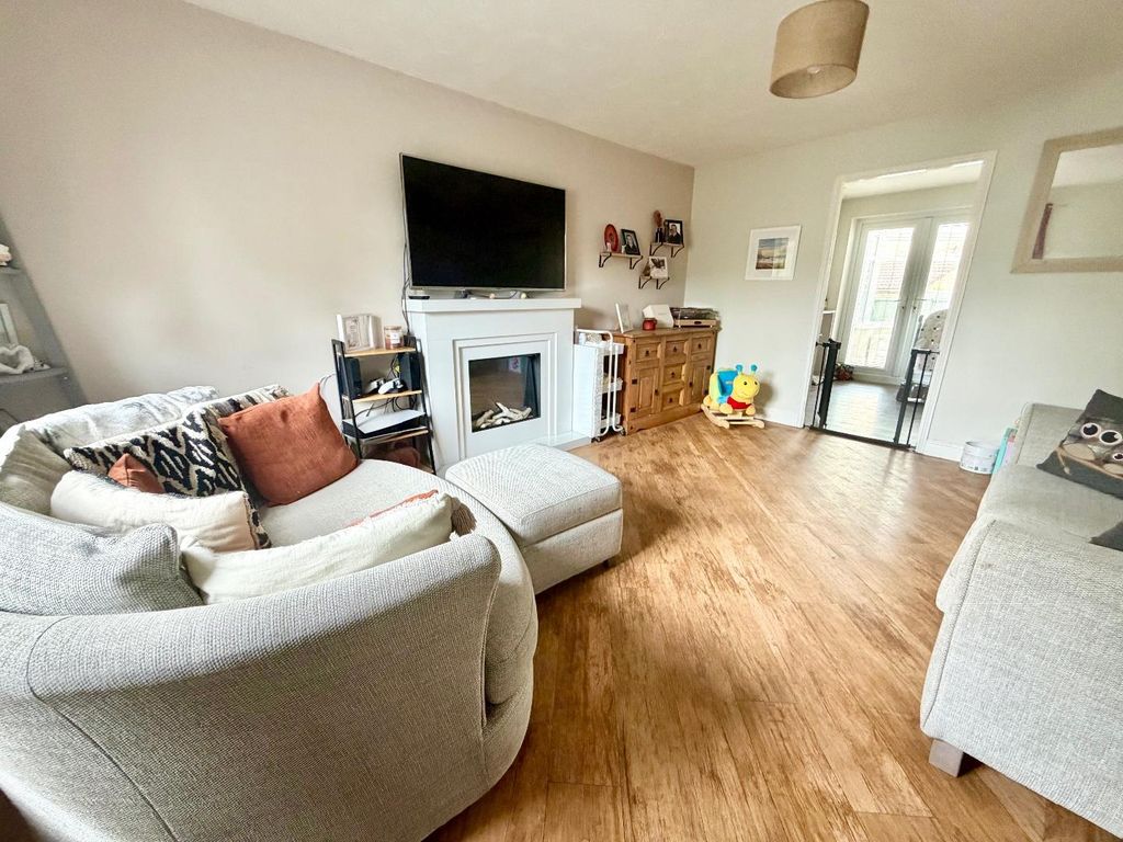 Property photo 2 of 14 Lounge