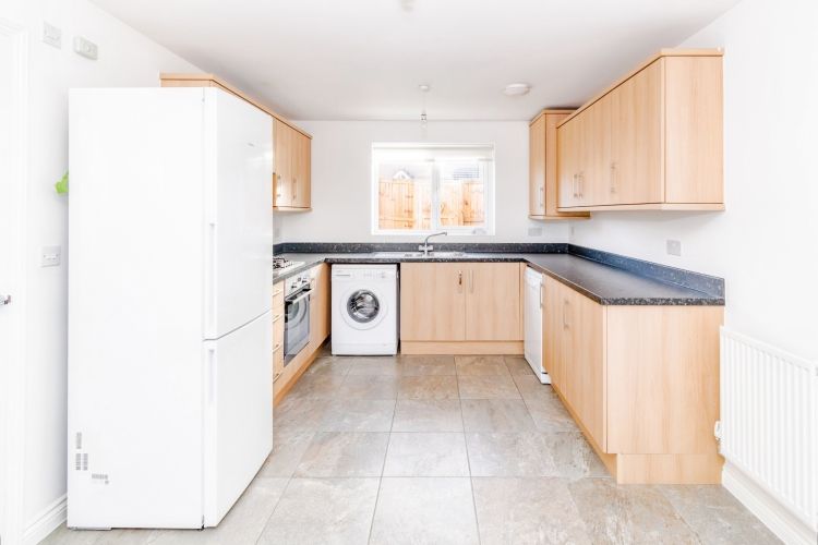 Property photo 2 of 9 37B240c2-81718