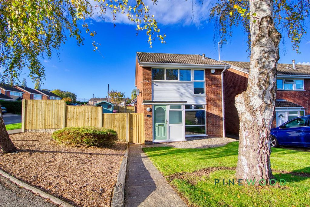 Property photo 1 of 23 Front / Front Garden