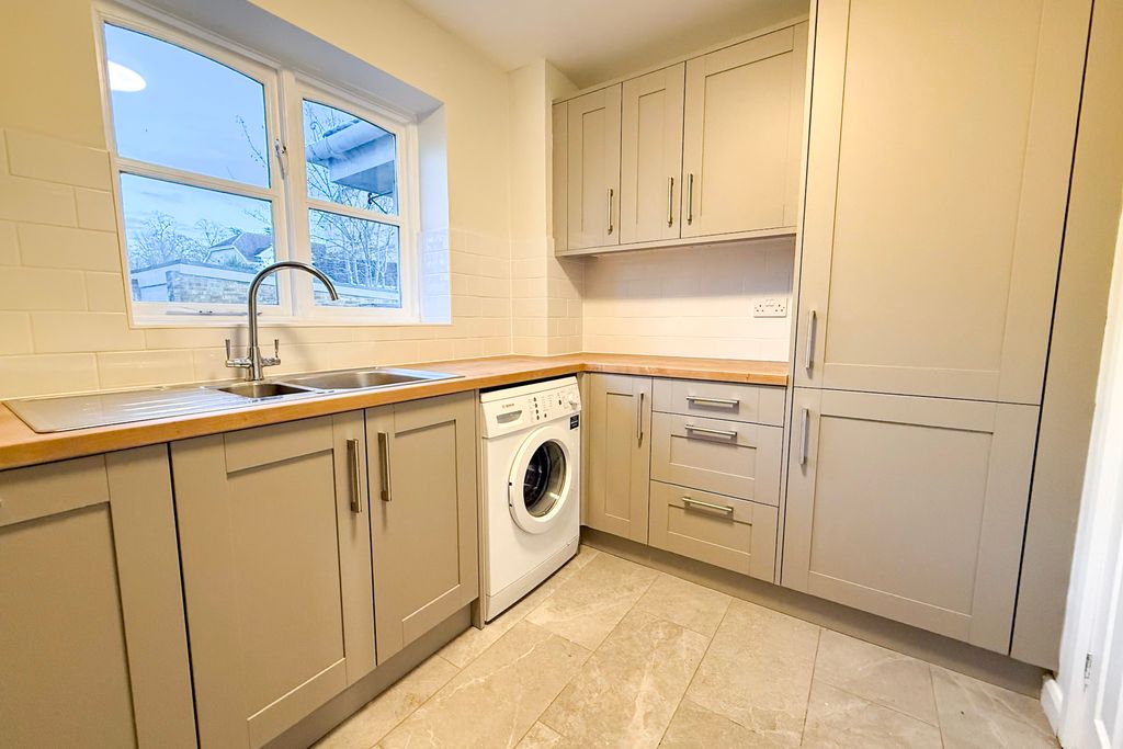 Property photo 3 of 12 Kitchen