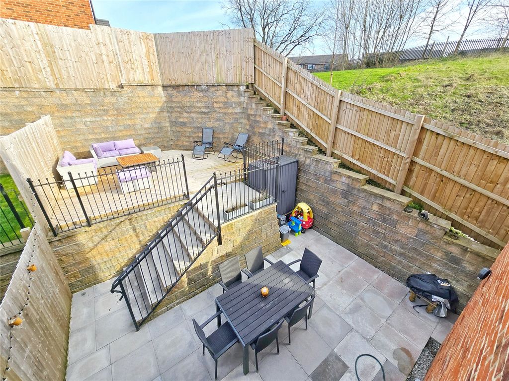 Property photo 1 of 19 Patio Gardens