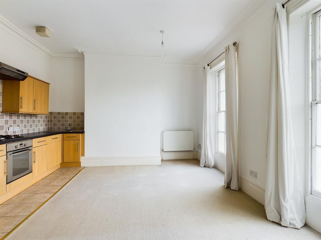 Property photo 3 of 7 5c Lansdowne Terrace - 03.Jpg